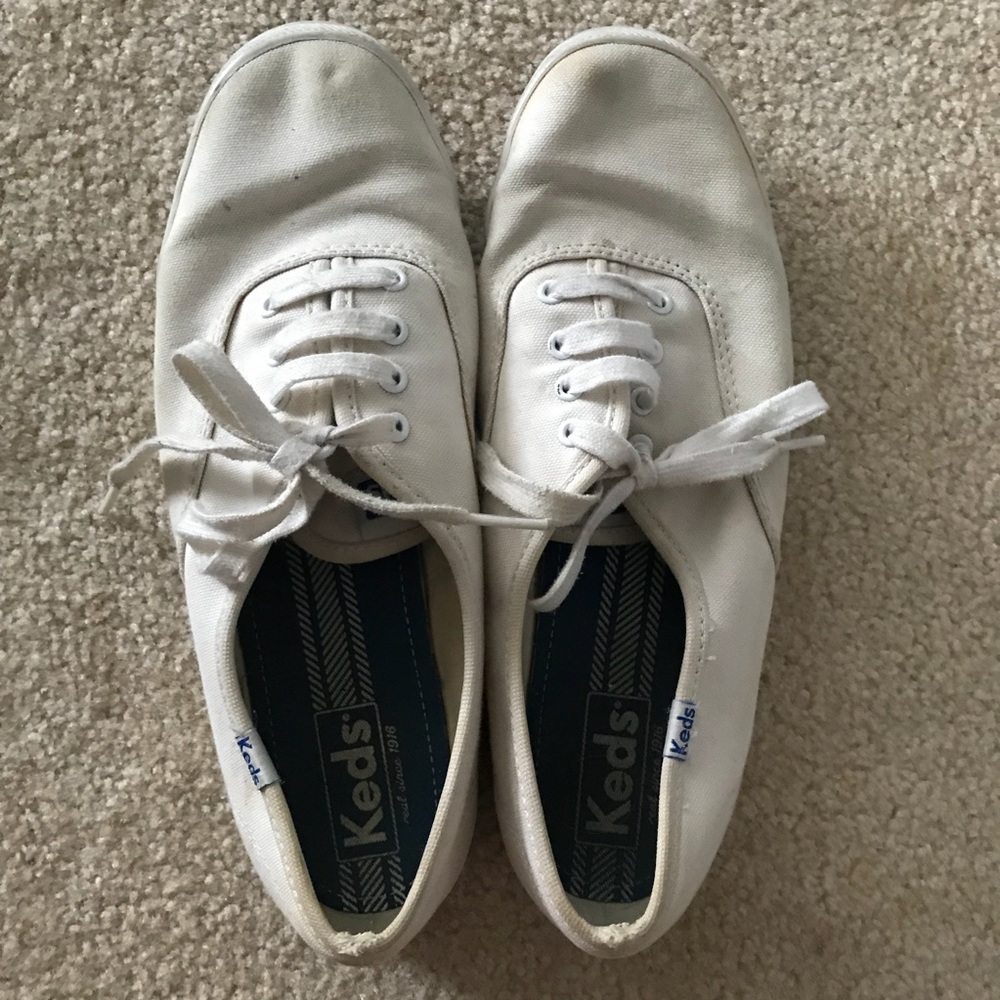 Worn white keds!